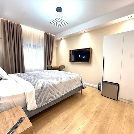 Prime Location - Shared Bath Penzion