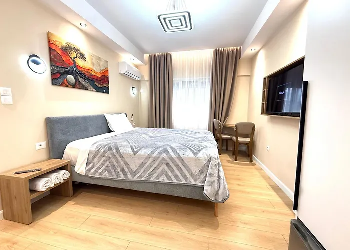 Prime Location - Shared Bath Tirana