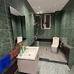 Prime Location - Shared Bath Affittacamere *