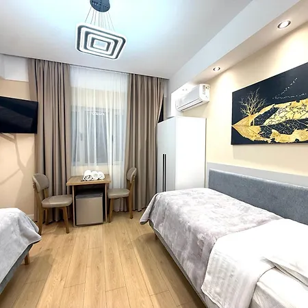 Prime Location - Shared Bath Gasthuis Tirana