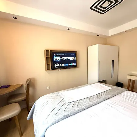 Prime Location - Shared Bath