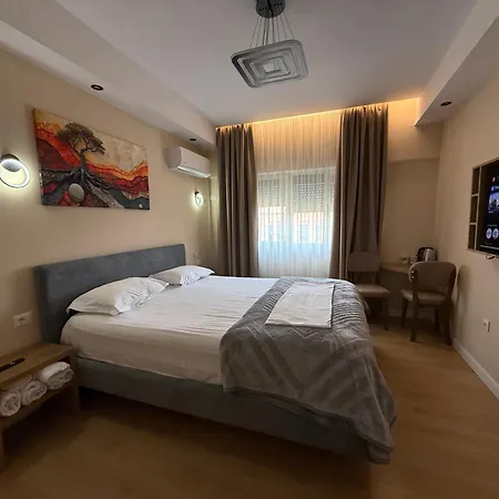 Prime Location - Shared Bath Tirana