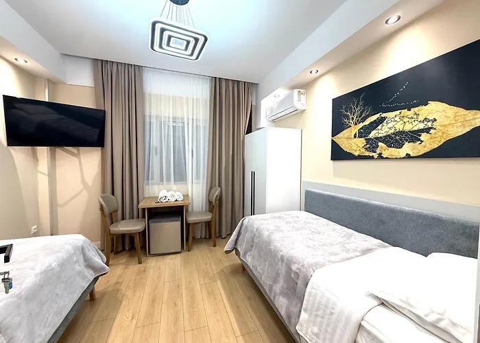 Prime Location - Shared Bath Gasthuis Tirana